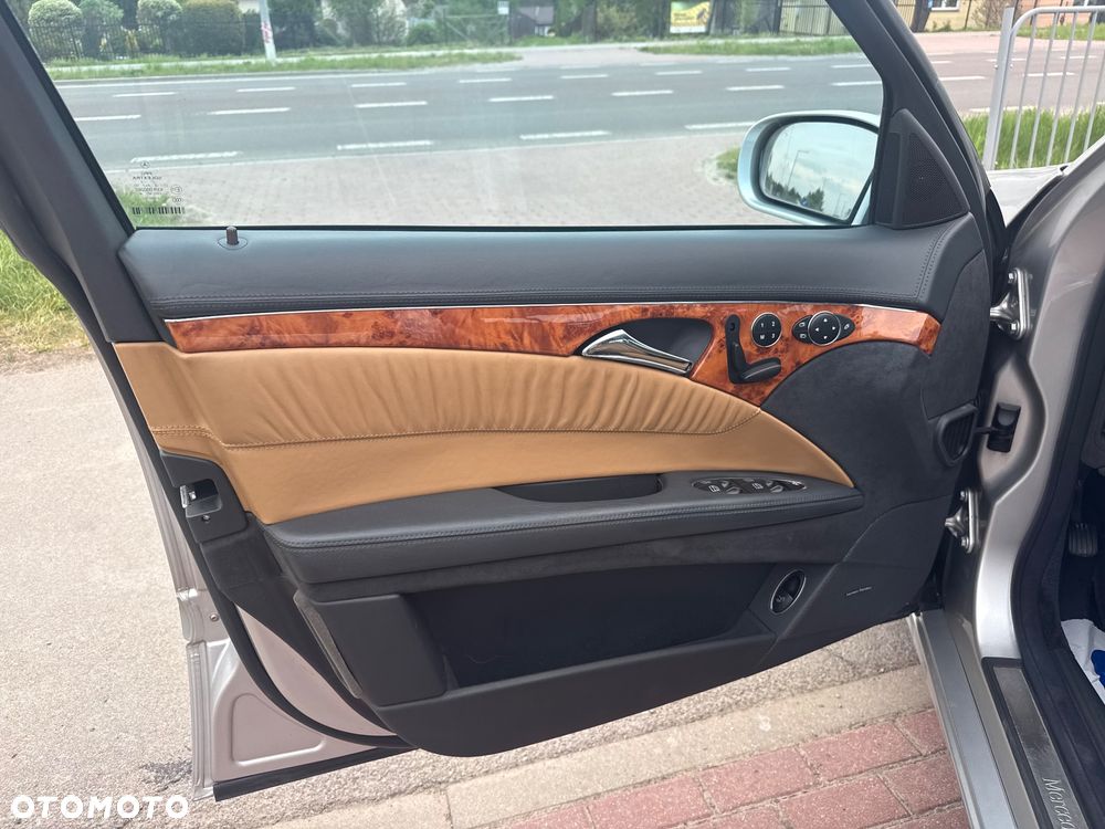 Mercedes-Benz Klasa E 500 4-Matic T Avantgarde - 18