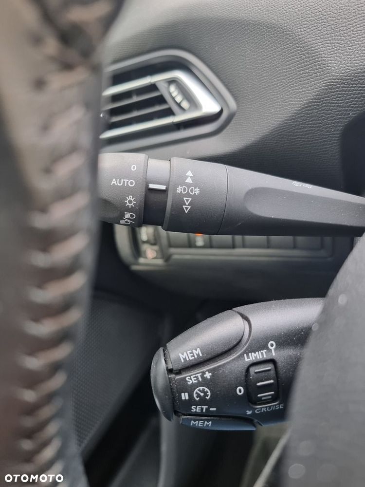 Peugeot 308 1.5 BlueHDi Active Pack S&S - 32