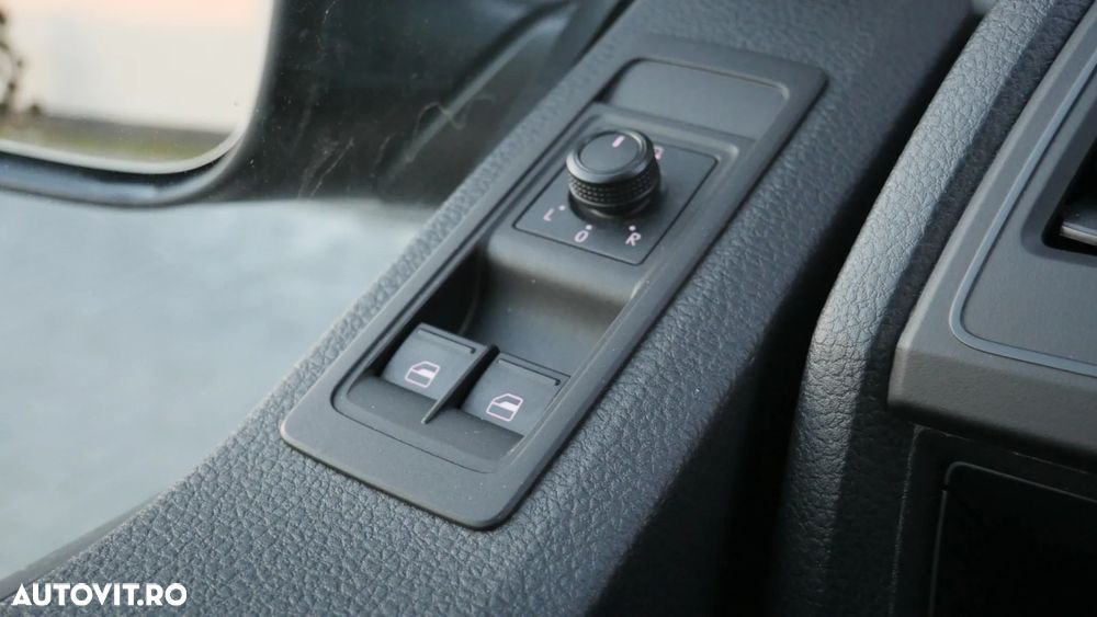 Volkswagen Caravelle - 23