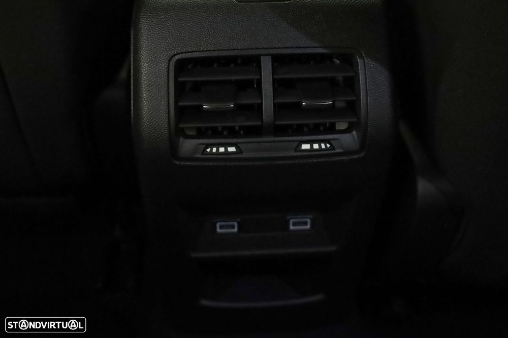 Peugeot 308 1.6 Hybrid Allure Pack e-EAT8 - 24