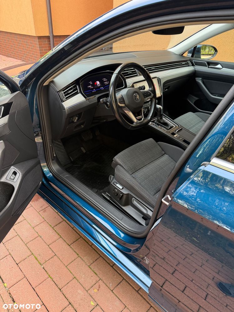 Volkswagen Passat - 4