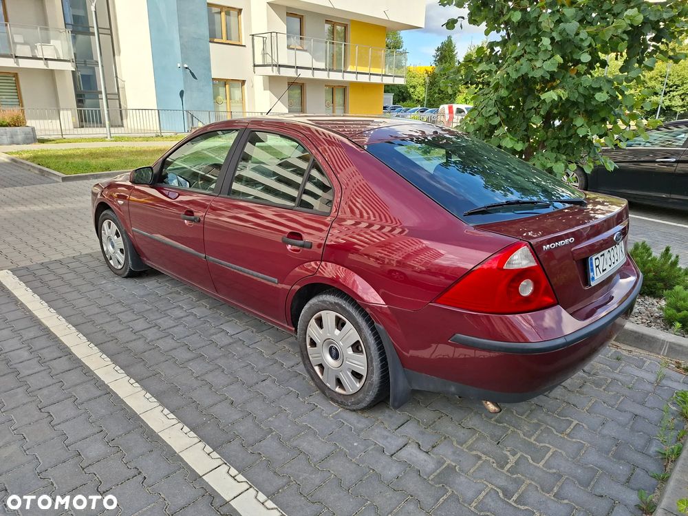 Ford Mondeo 1.8 Ambiente - 4