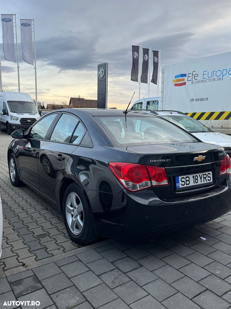 Chevrolet Cruze 1.8 DOHC LTZ+ - 3