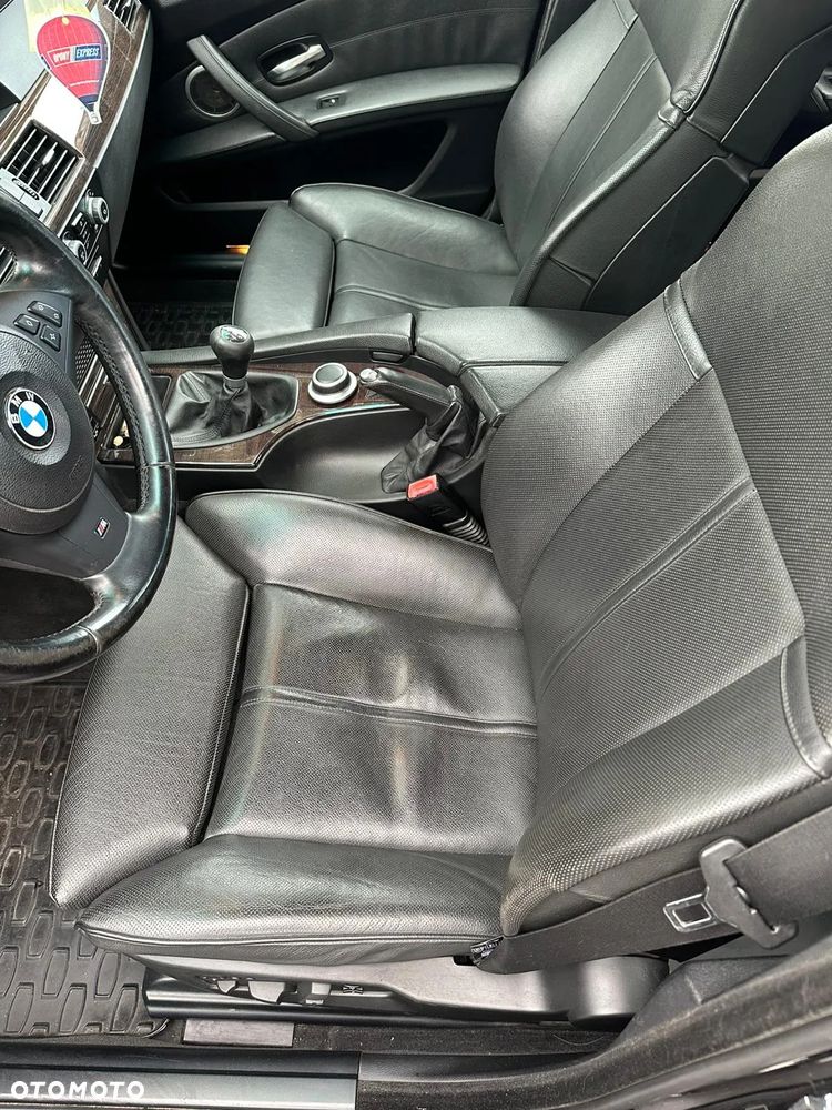 BMW Seria 5 550i - 15