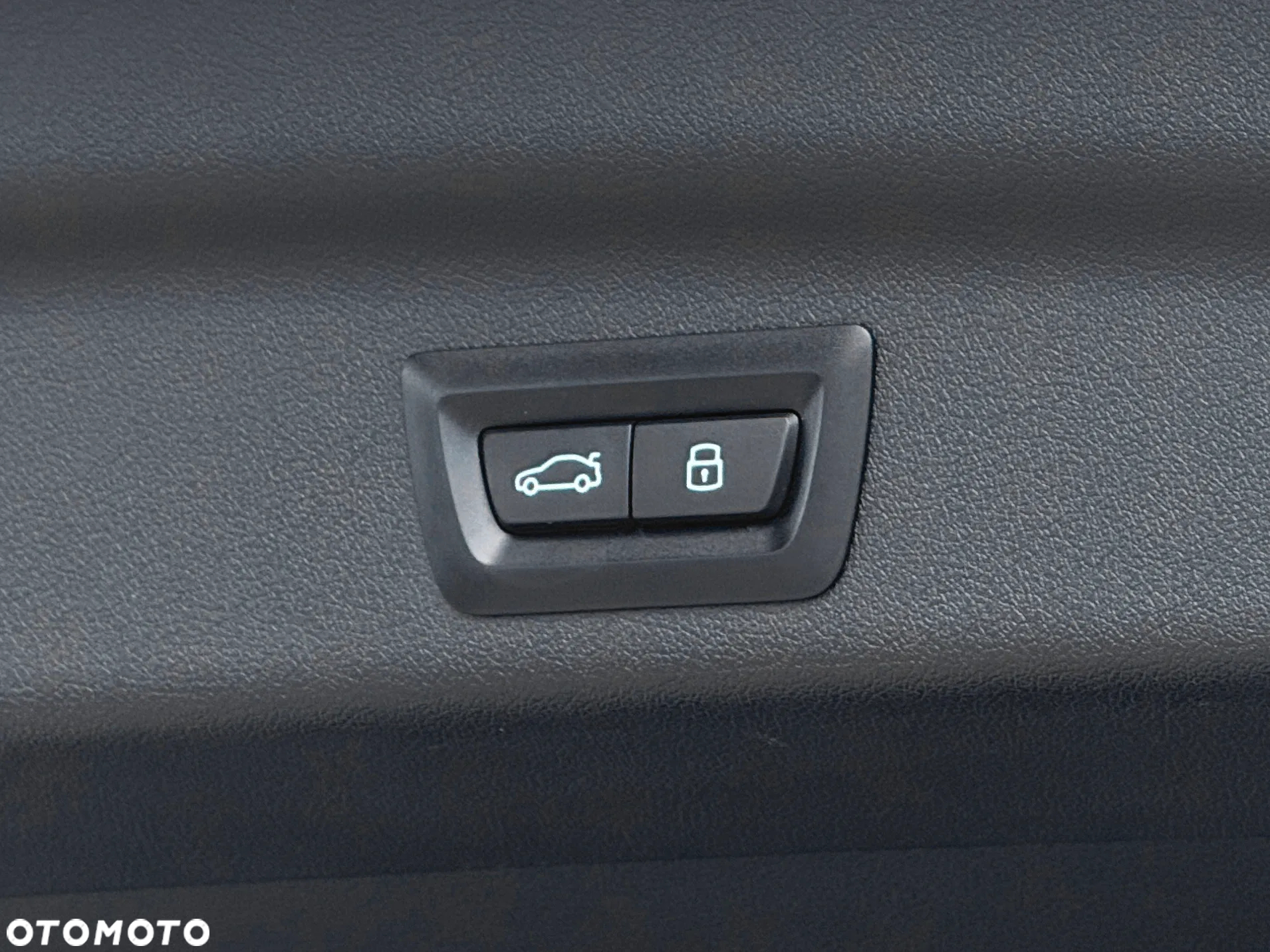 BMW iX1 eDrive20 66.5kWh M Sport - 12