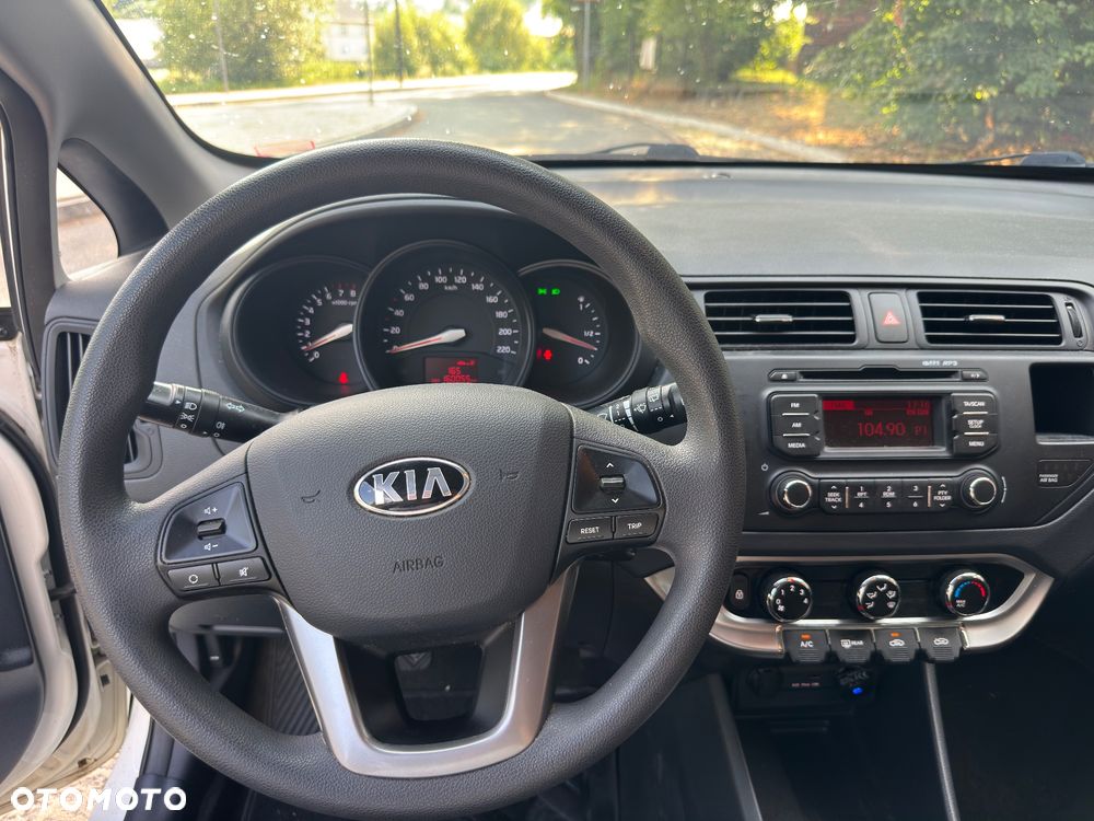 Kia Rio 1.2 Attract - 10