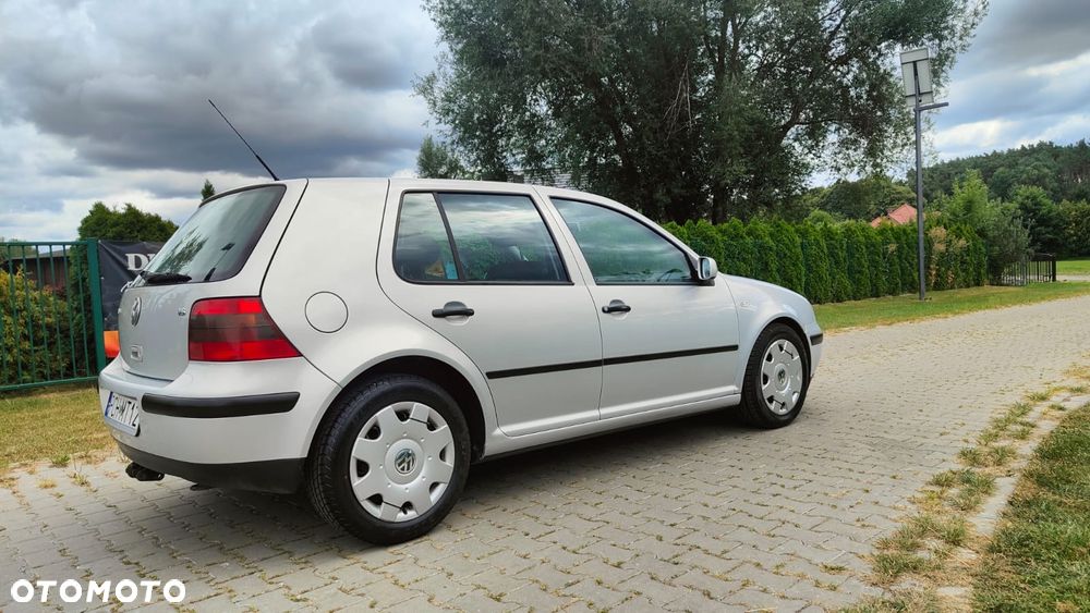 Volkswagen Golf - 10