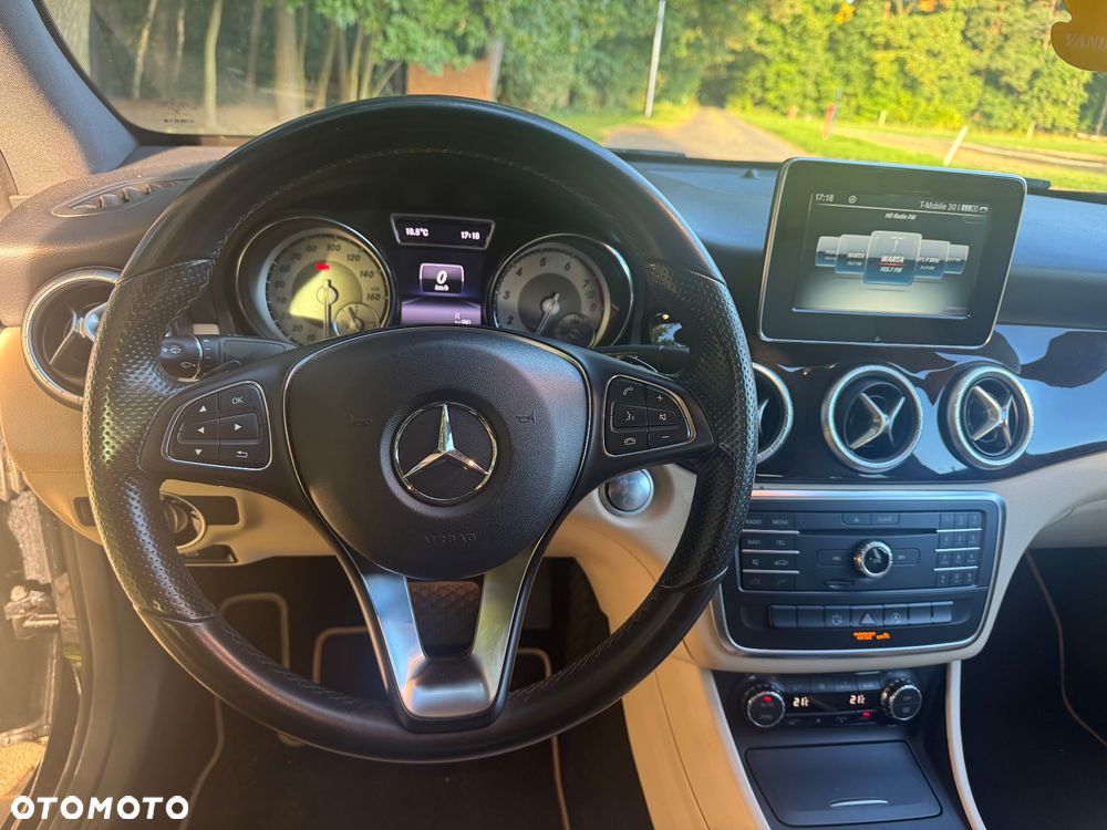 Mercedes-Benz CLA - 13