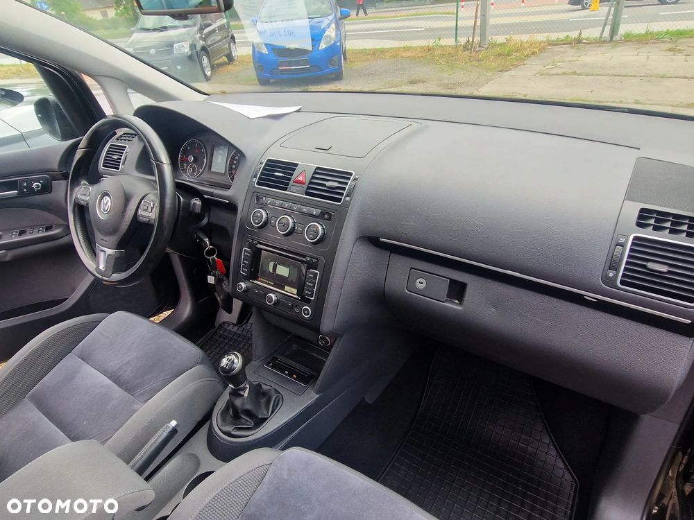Volkswagen Touran - 21