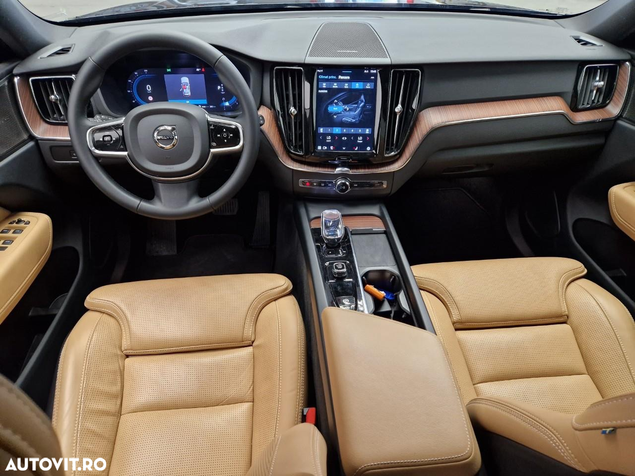 Volvo XC 60 B5 AT AWD MHEV Plus Dark - 3
