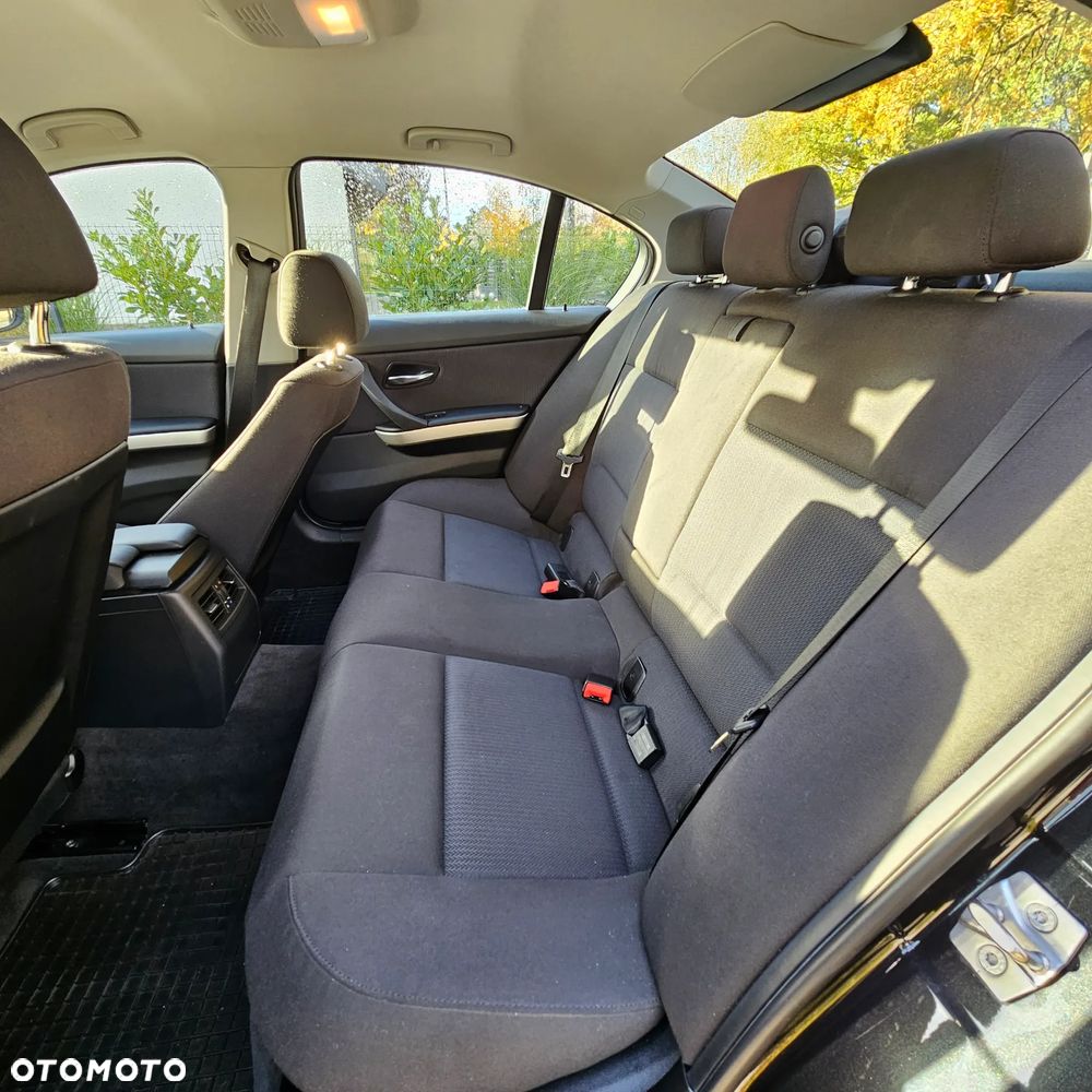 BMW Seria 3 318i - 12