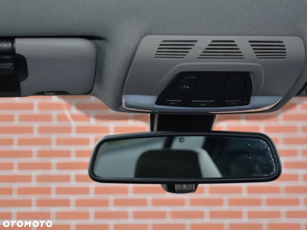 BMW Seria 3 318i Sport Line Shadow - 27