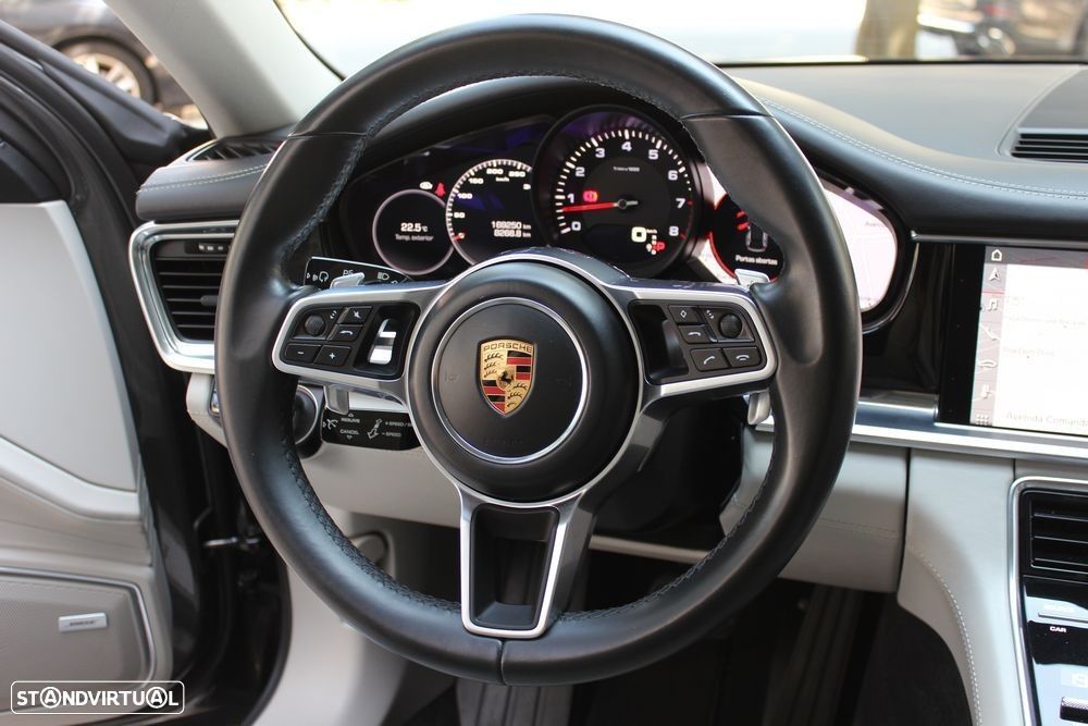 Porsche Panamera Sport Turismo 4 - 25