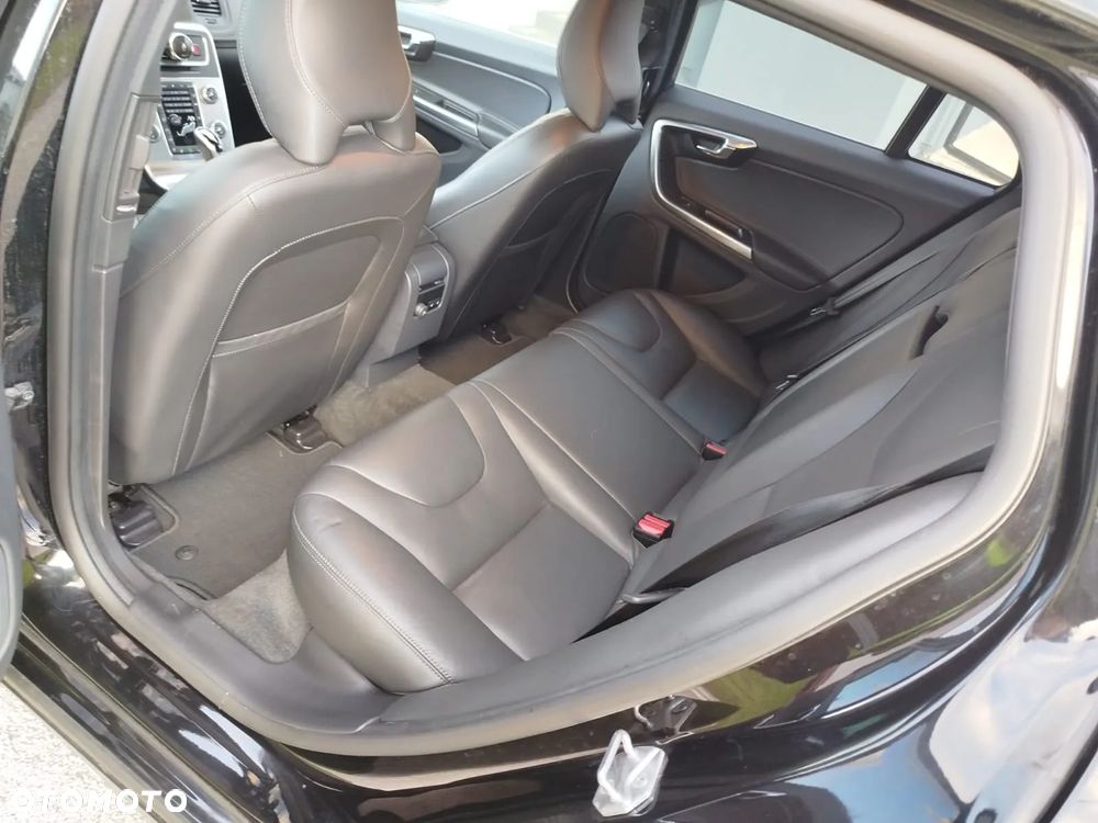 Volvo V60 D4 Geartronic Summum - 29