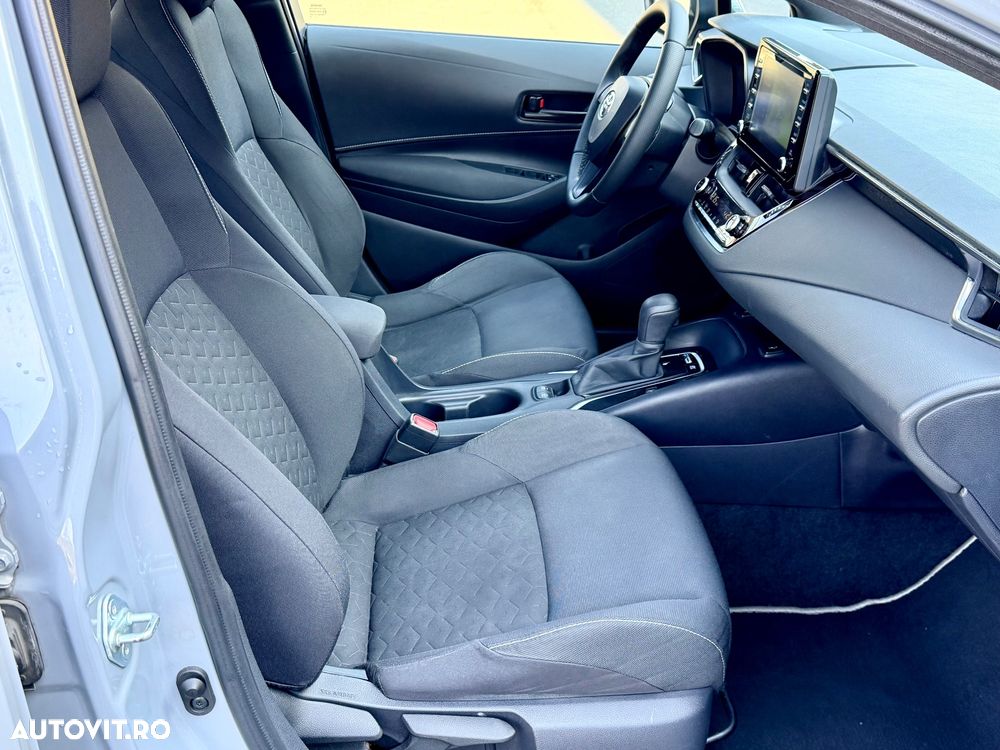 Toyota Corolla 1.8 HSD Business - 11