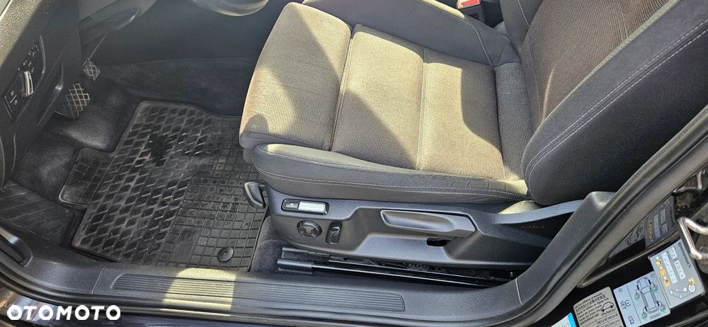 Volkswagen Passat Variant 2.0 TDI SCR DSG Comfortline - 17