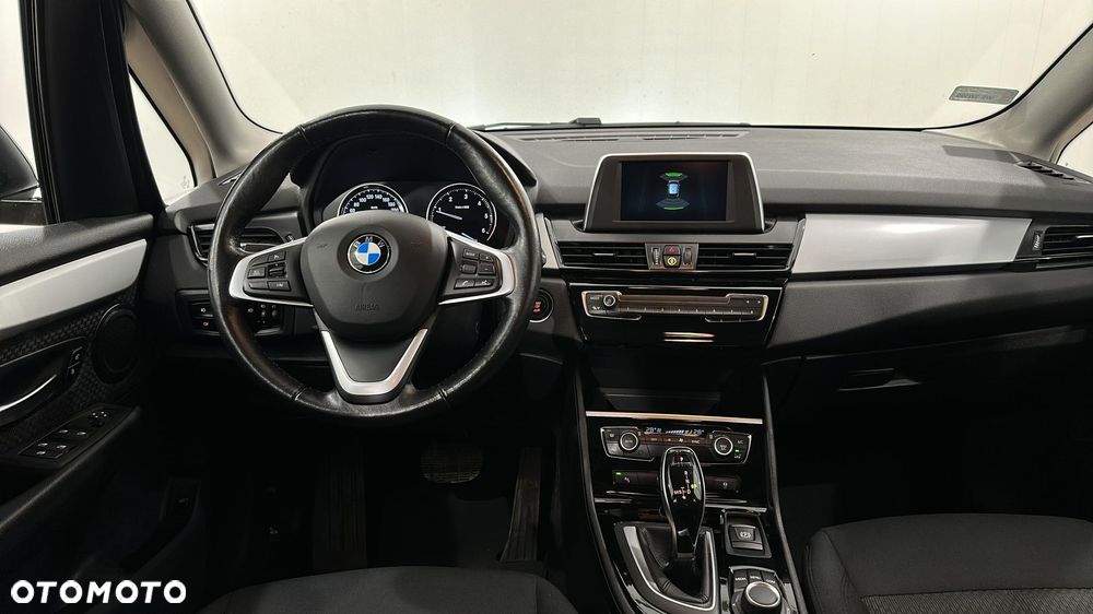 BMW Seria 2 218d - 10