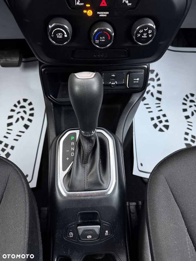 Jeep Renegade 1.3 GSE T4 Turbo Longitude FWD S&S - 8