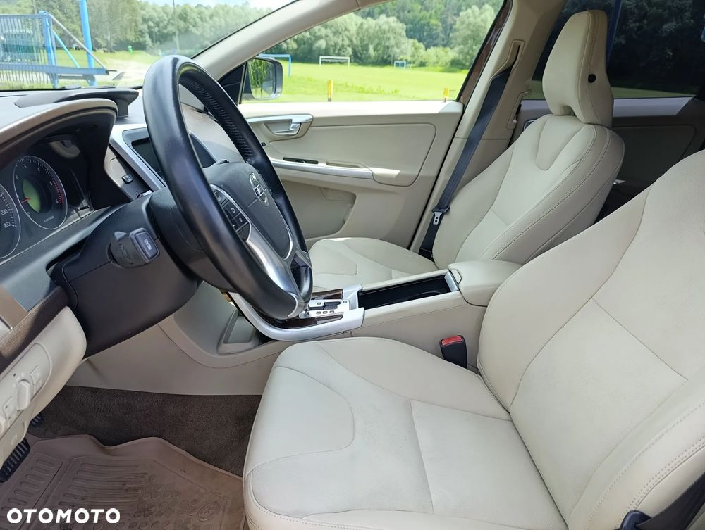 Volvo XC 60 2.4D Momentum - 11