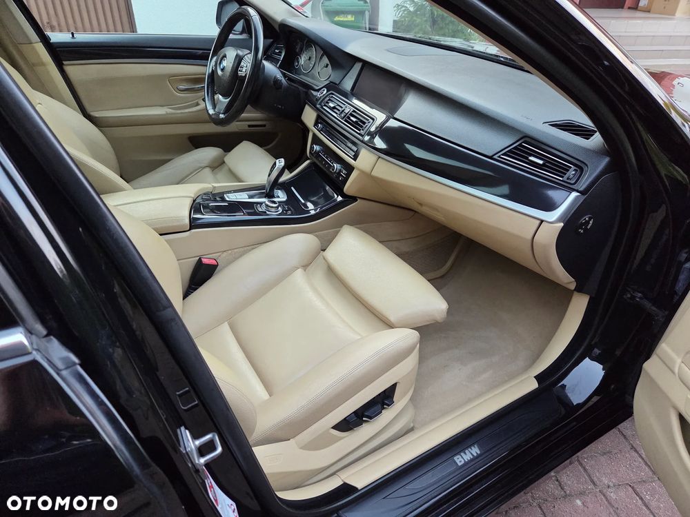 BMW Seria 5 535i Luxury Line - 15
