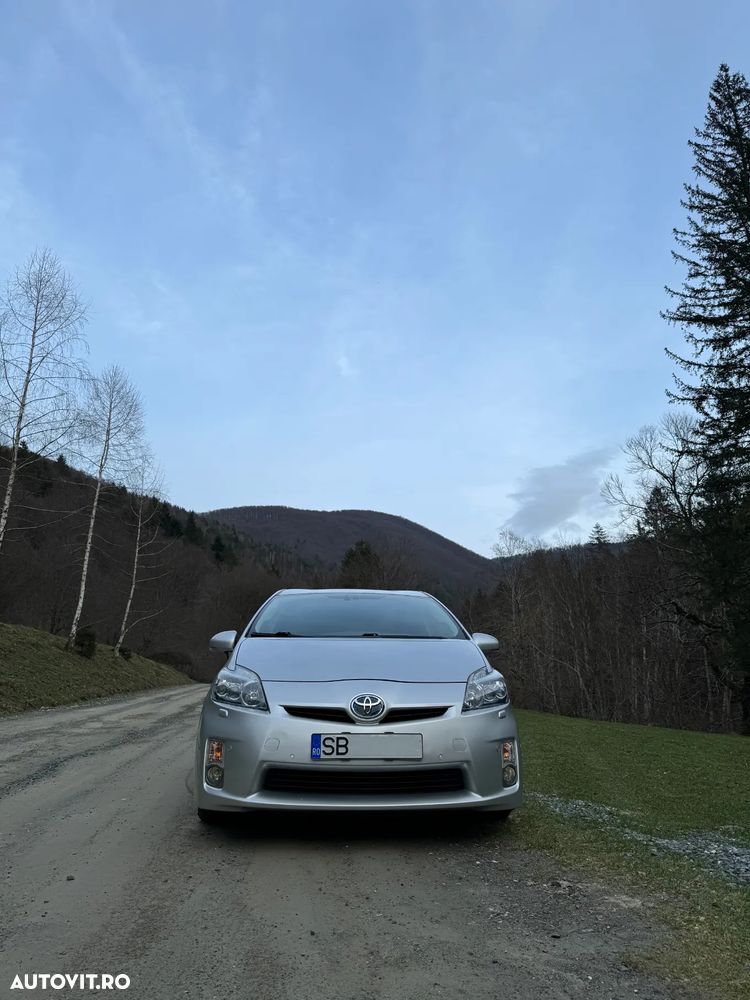 Toyota Prius (Hybrid) Sol - 2