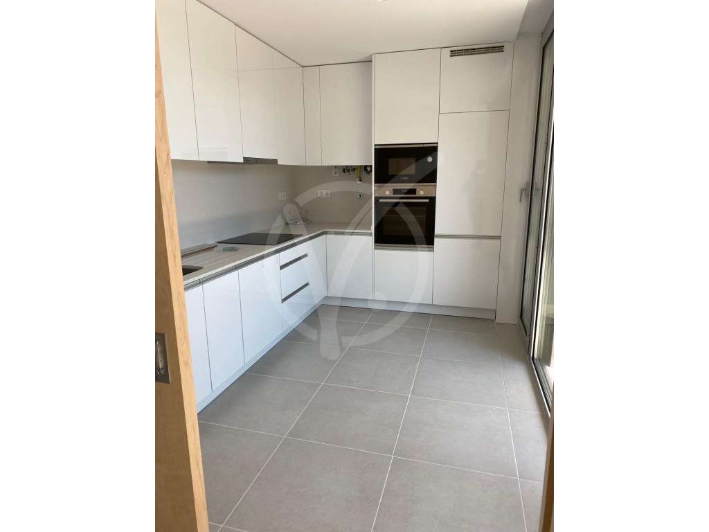 Arrenda Apartamento T3 - Zona Balnear Póvoa de Varzim - Grande imagem: 4/12