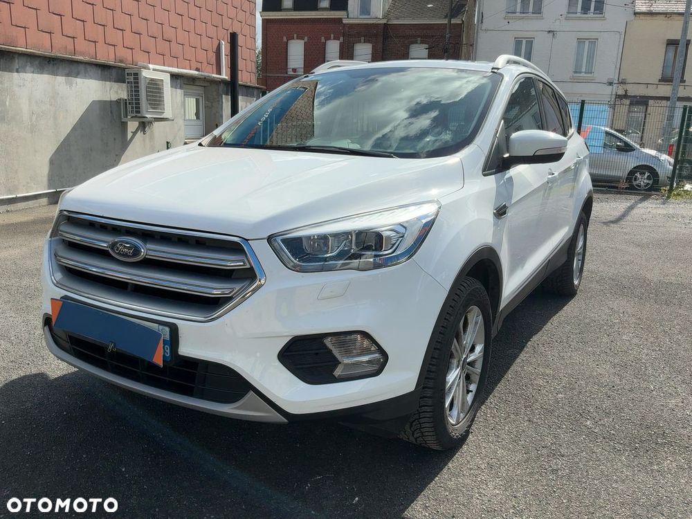 Ford Kuga 1.5 EcoBoost 2x4 Titanium - 3