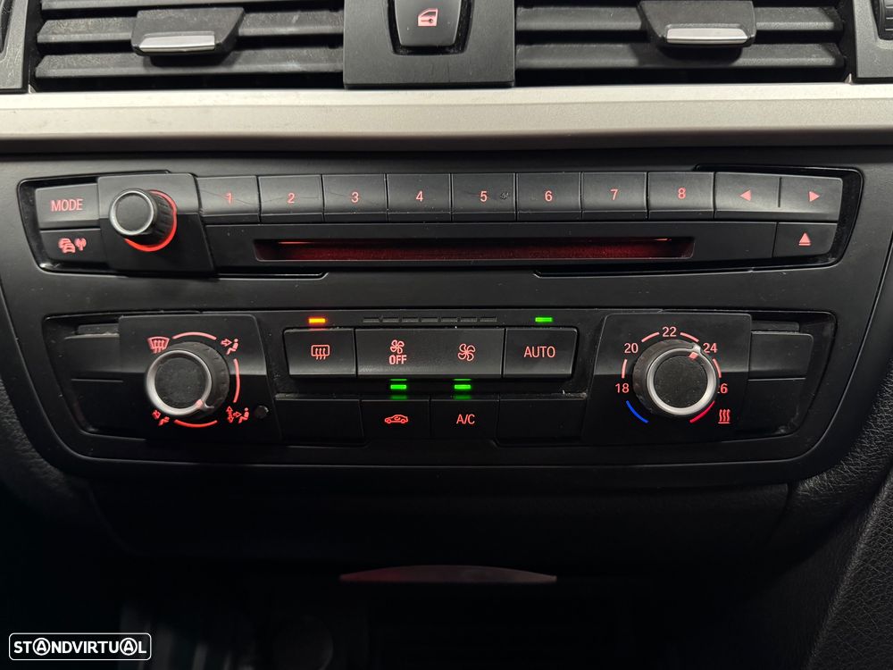 BMW 318 d Line Sport - 31