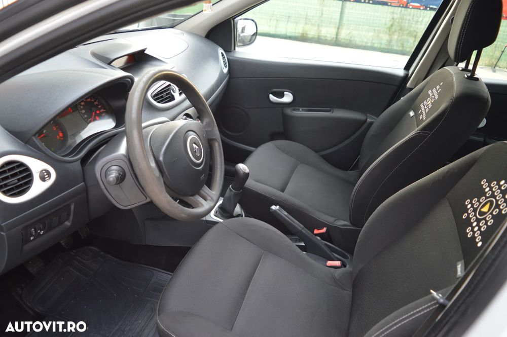 Renault Clio III 1.5 dCi Yahoo - 17
