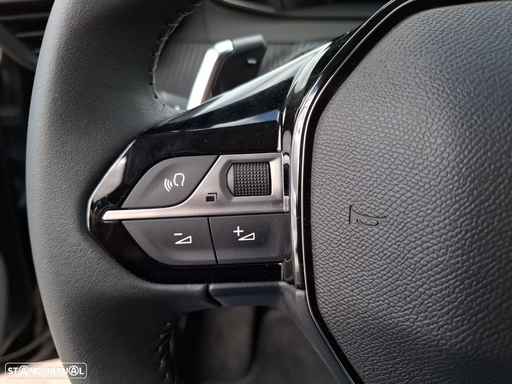 Peugeot 208 1.2 Hybrid Allure e-DCS6 — fotografia 15