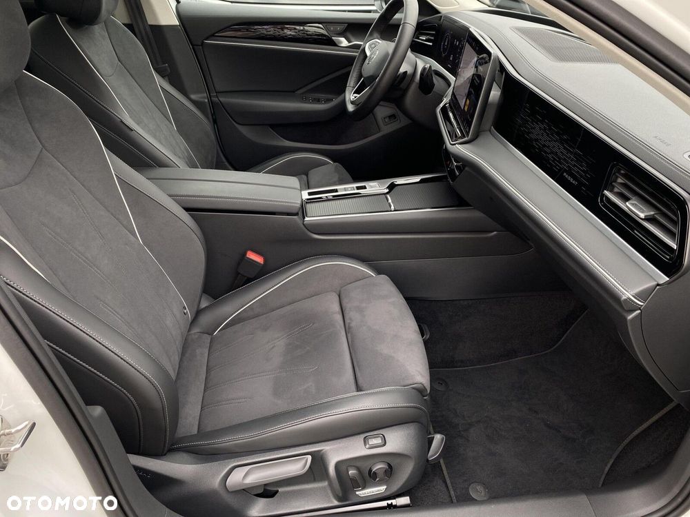 Volkswagen Passat Variant 2.0 TDI SCR 4Mot Elegance DSG - 33