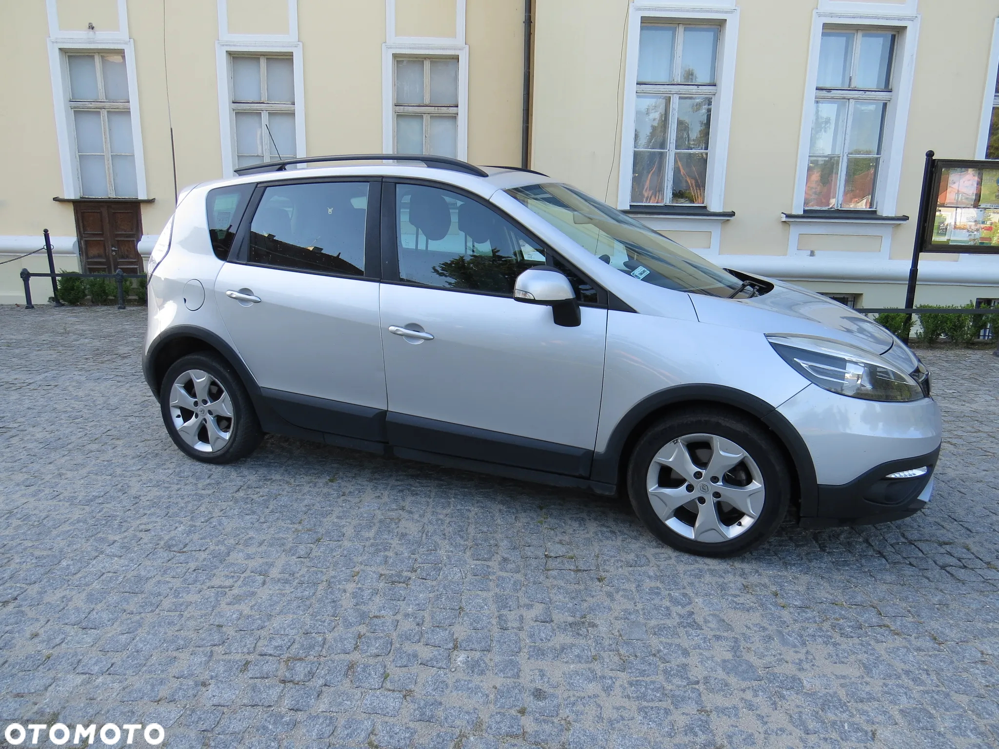 Renault Scenic dCi 110 Xmod Paris - 3