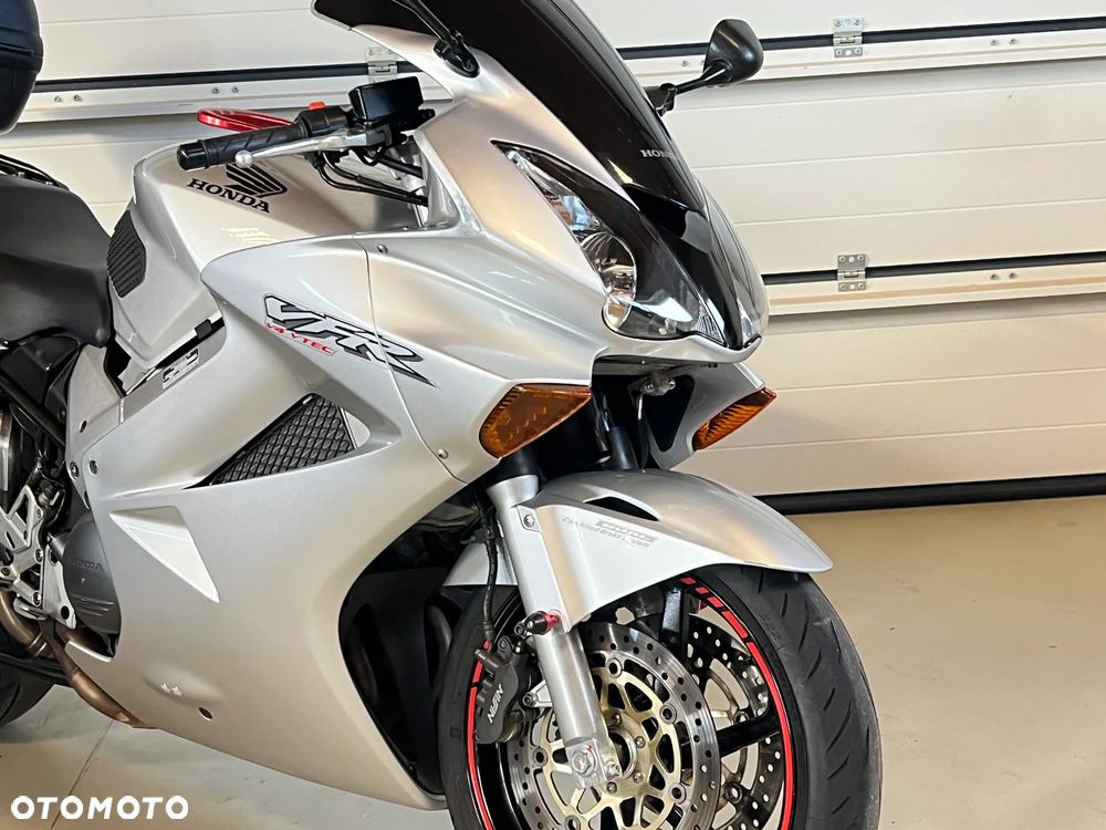 Honda VFR - 3