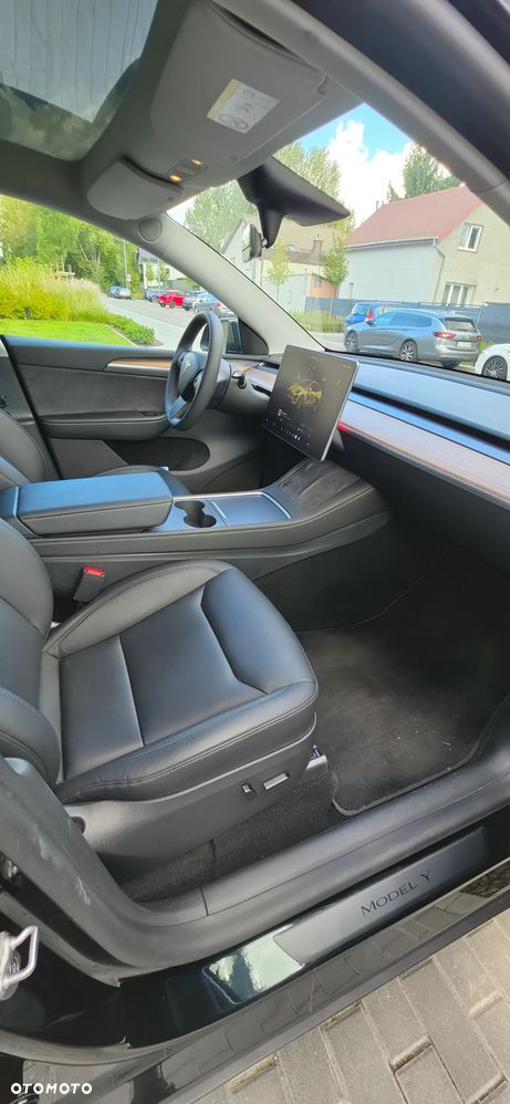 Tesla Model Y - 9