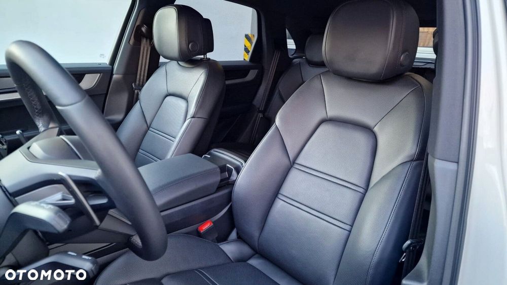 Porsche Cayenne - 16