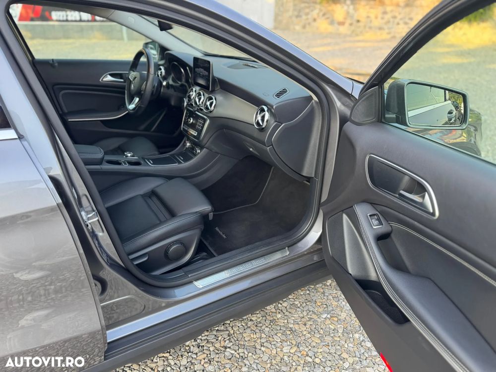 Mercedes-Benz GLA - 12