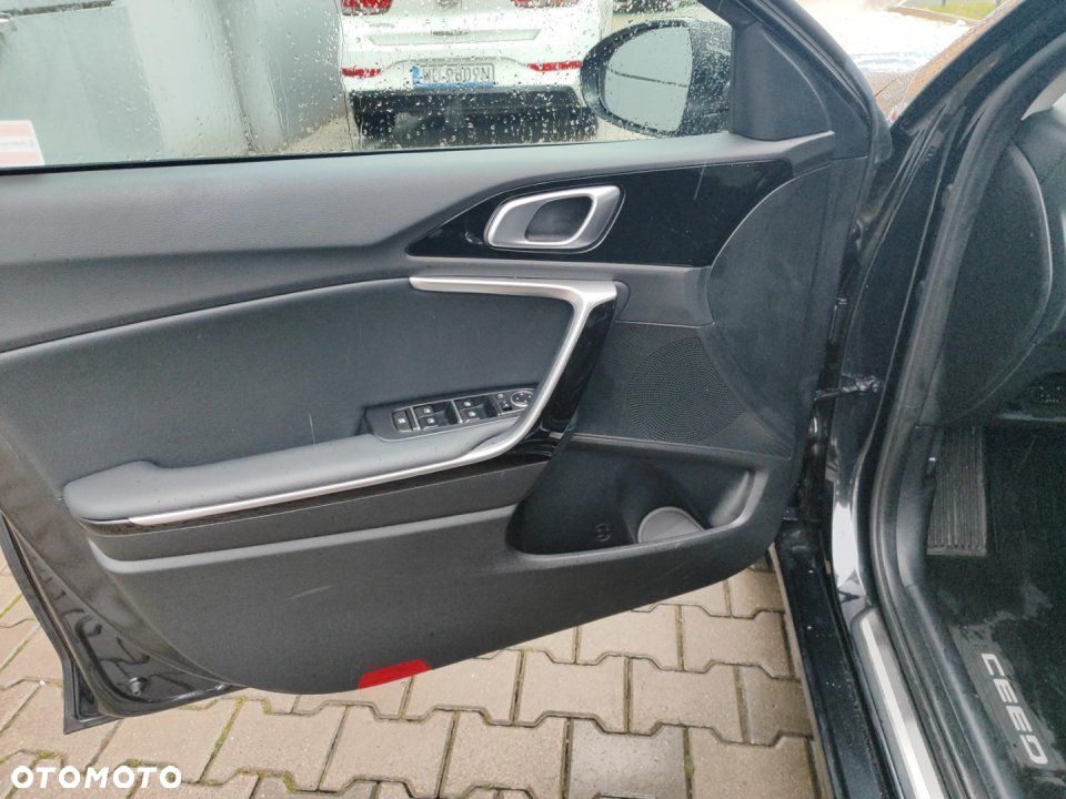 Kia Ceed - 10
