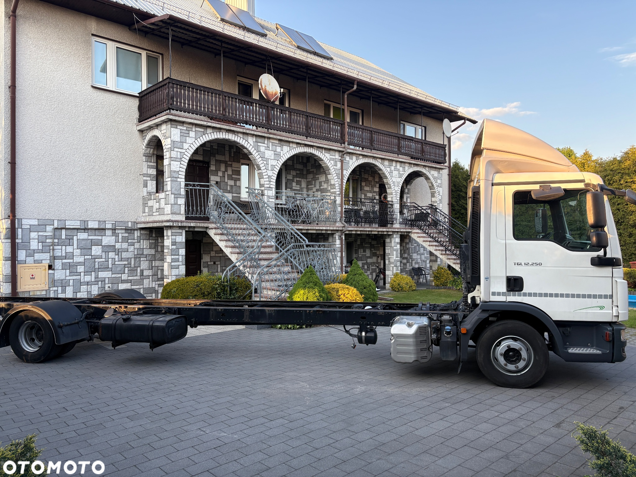 MAN TGL 12.250 / DO ZABUDOWY / DŁUGI 9.40m / EURO 6 / LAWETA / NAJAZD / POMOC DROGOWA / DO ŻYWCA / KONTENER / EURO 6 - 6
