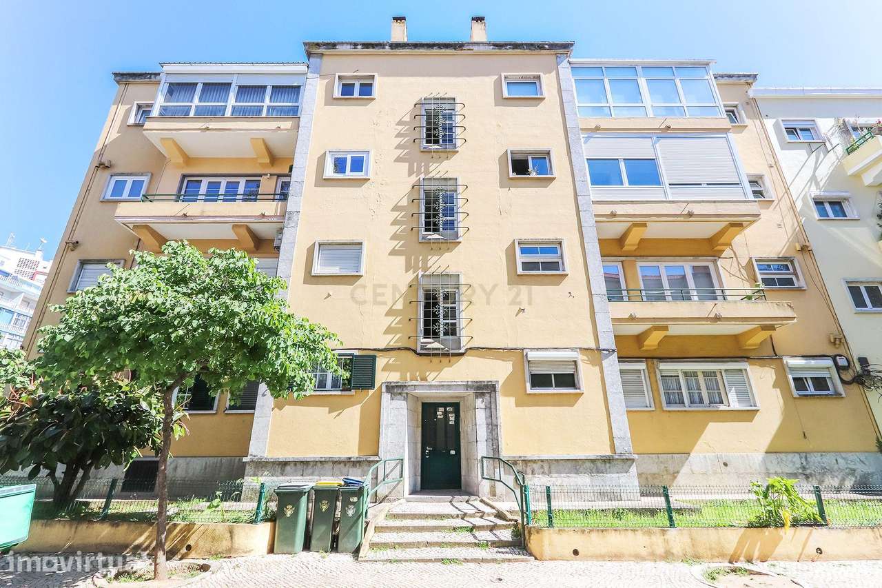Apartamento T3 para arrendamento com varanda junto à Avenida de Roma | - Grande imagem: 2/32