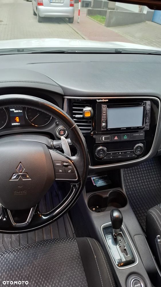 Mitsubishi Outlander 2.0 Intense + Navi 4WD CVT - 10
