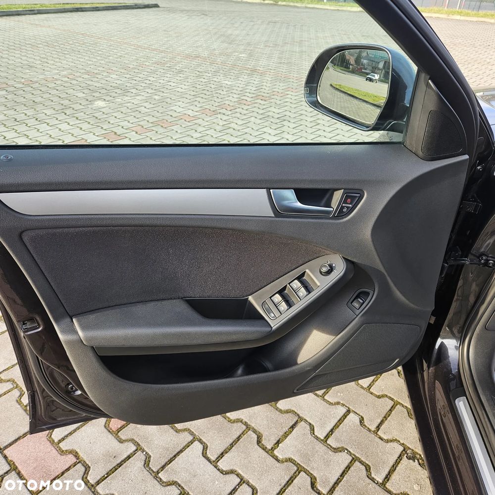 Audi A4 Avant 2.0 TDI DPF Ambiente - 12