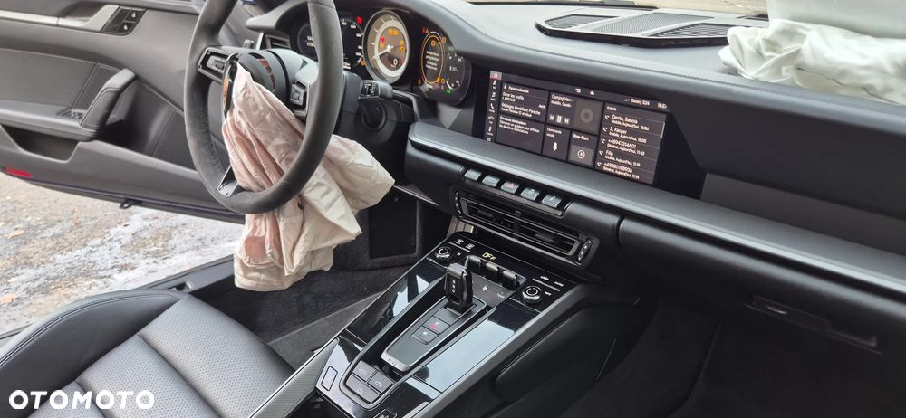 Porsche 911 Carrera 4S - 38