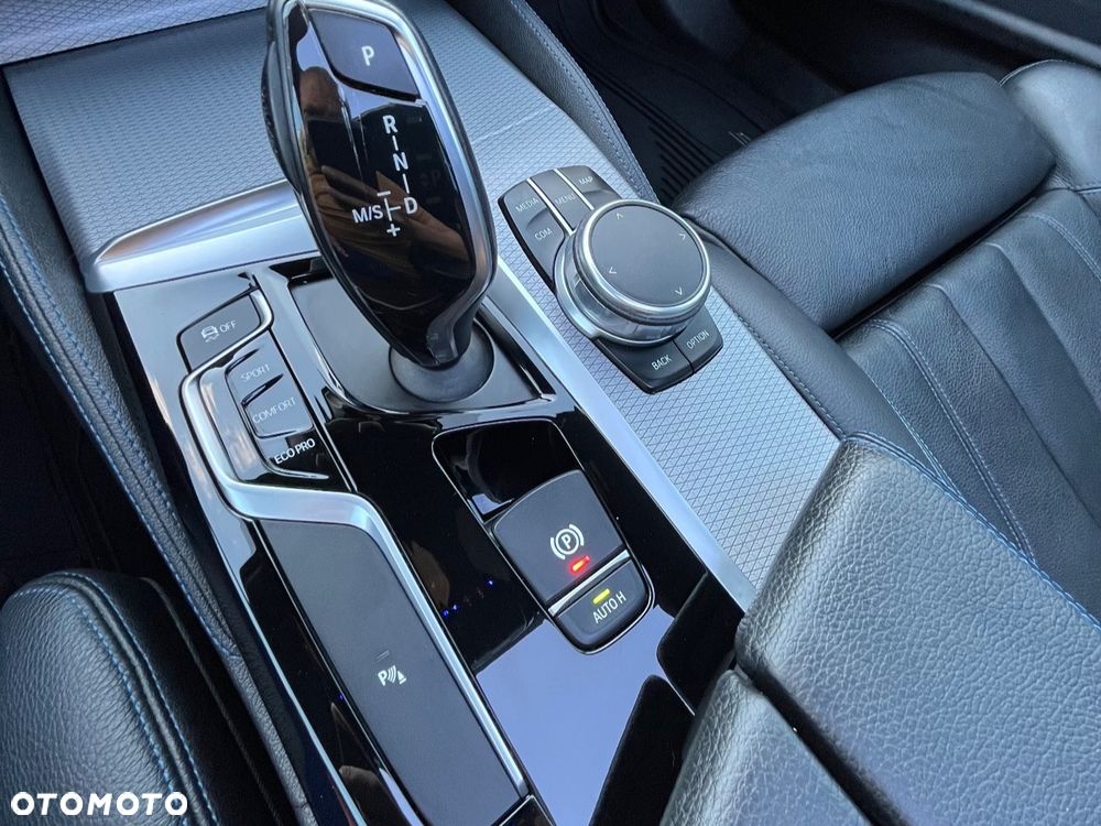 BMW Seria 5 520d M Sport - 25