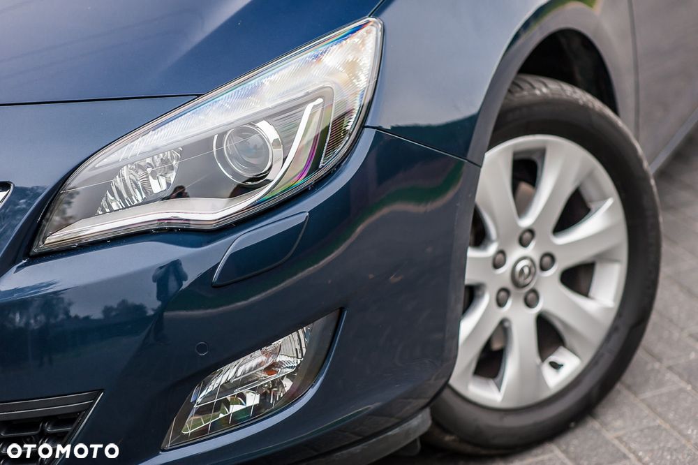Opel Astra 1.6 T Cosmo - 14