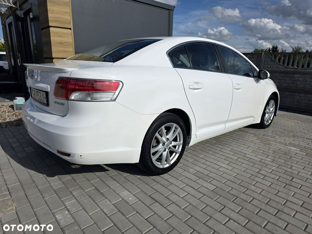 Toyota Avensis - 2