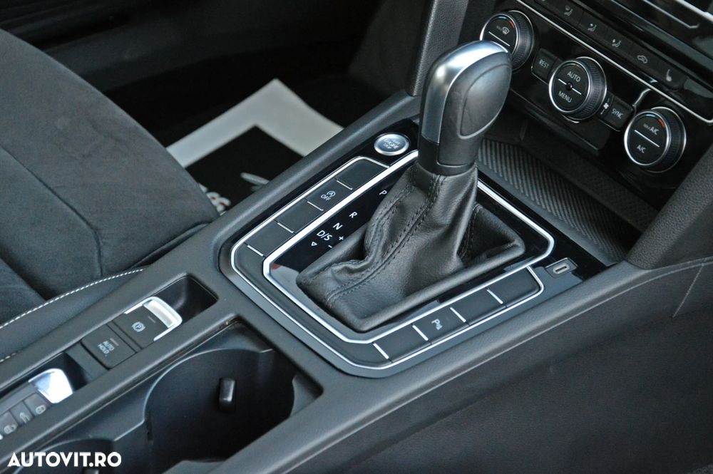 Volkswagen Passat 2.0 TDI DSG Highline - 28