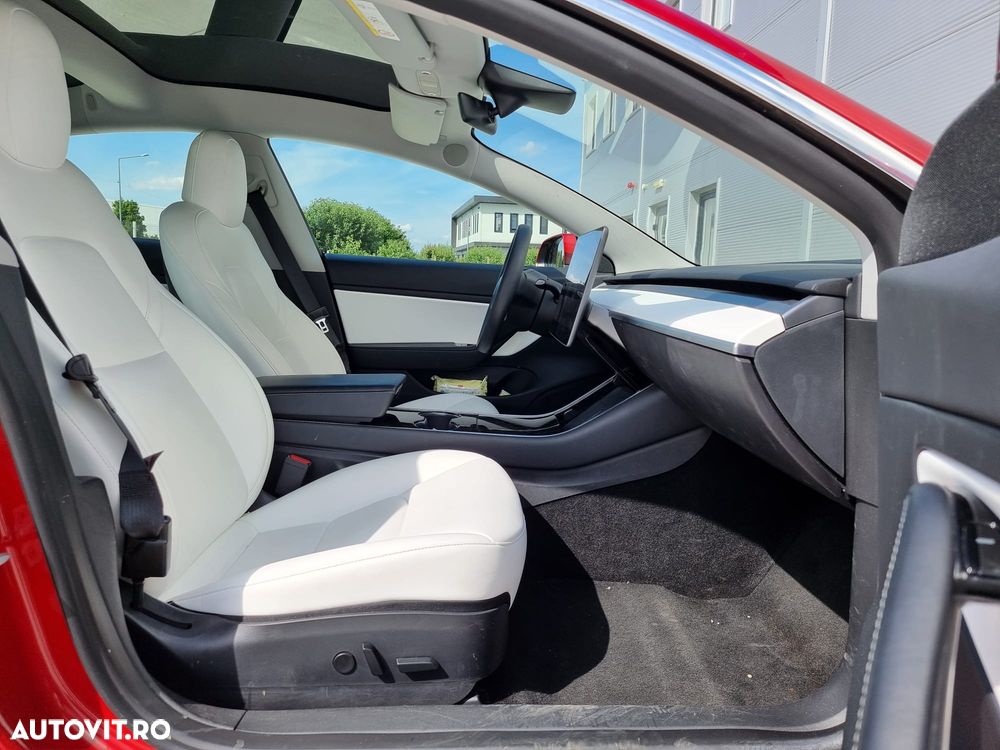 Tesla Model 3 - 10