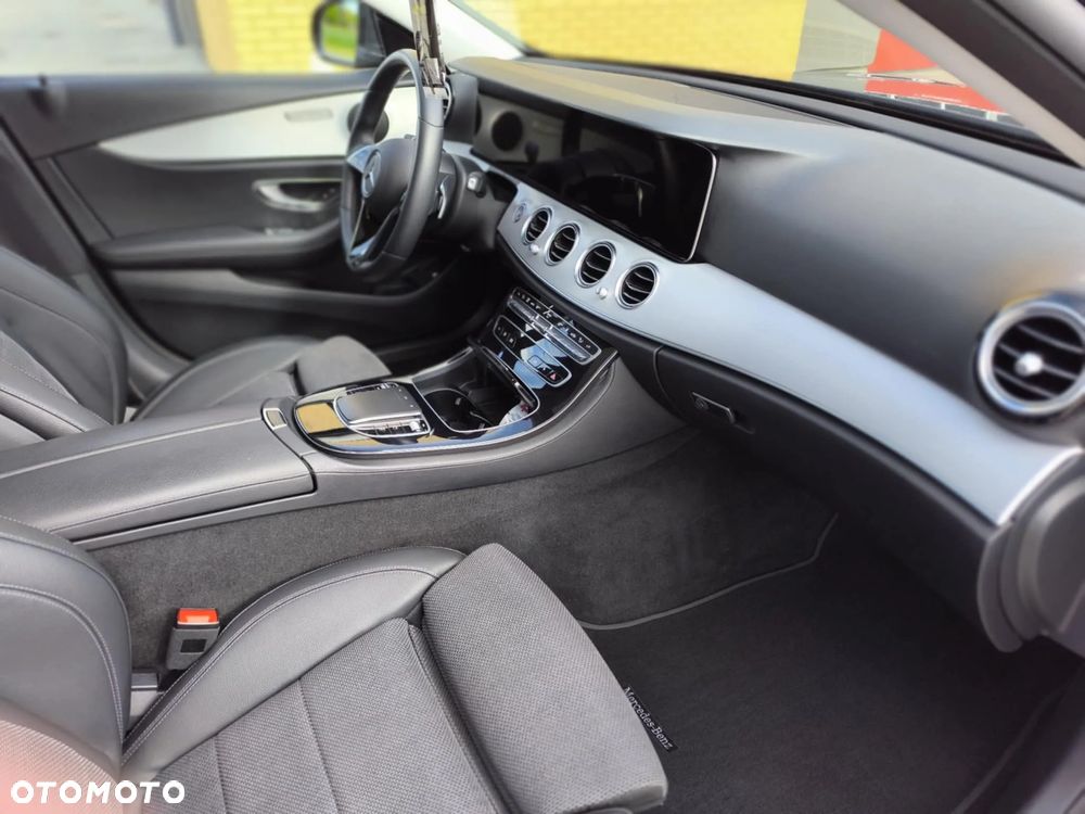 Mercedes-Benz Klasa E ver-300-de-4matic-t-9g--tronic-avantgarde - 12