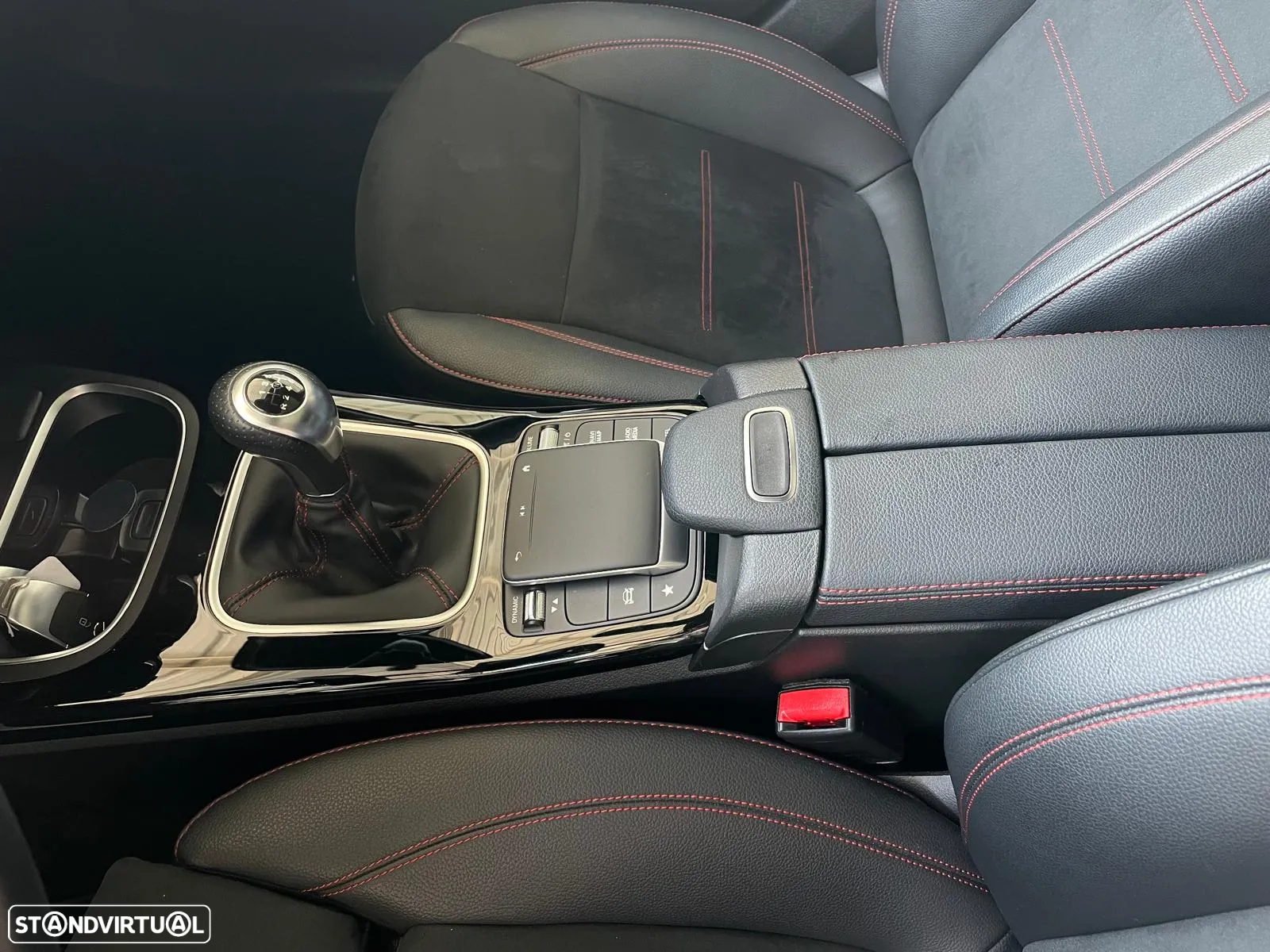Mercedes-Benz A 180 d AMG Line - 26