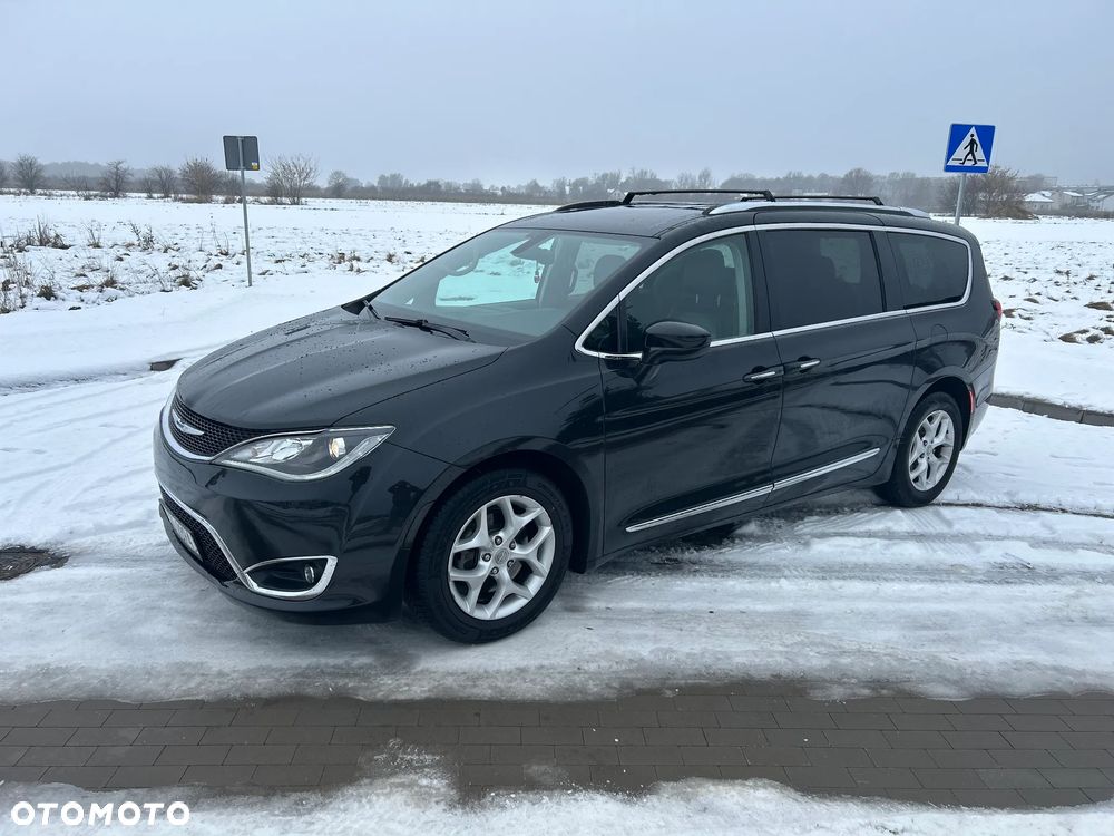 Chrysler Pacifica - 5